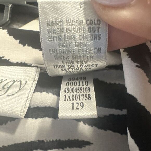 Chico's Zenergy Zebra Jacket Full Zip Stretch Pockets Size 3 (XL) Black White - Picture 5 of 9